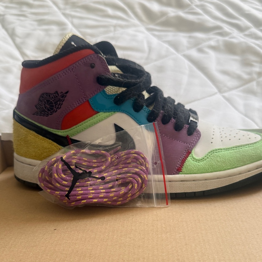 Jordan Air Jordan 1 SE “Lightbulb”
CW1140 100 women’s 9.5/men’s 8